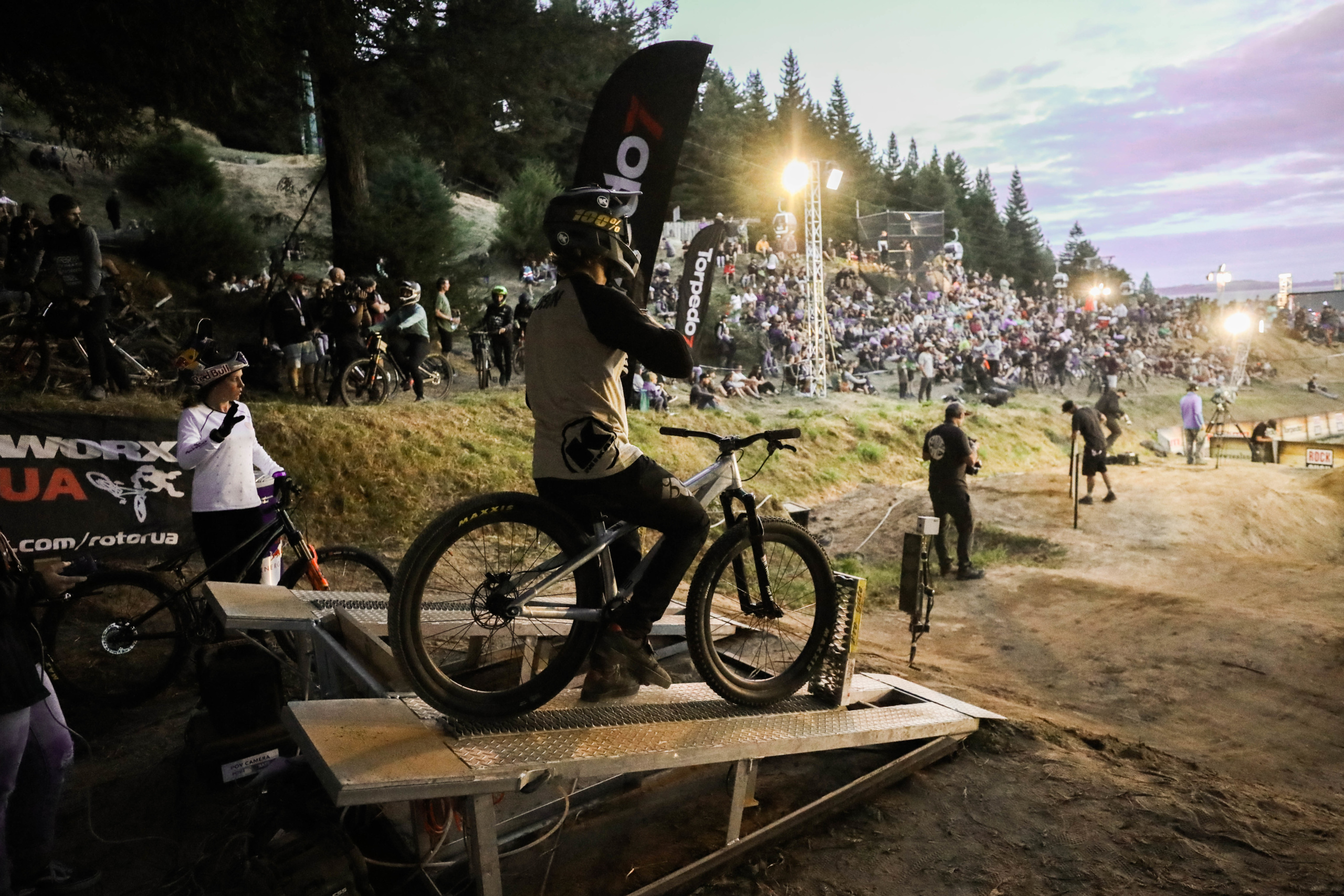 Adrien Loron_crankworx rotorua 2020_alenka mali photography_pumptrack_slopestyle